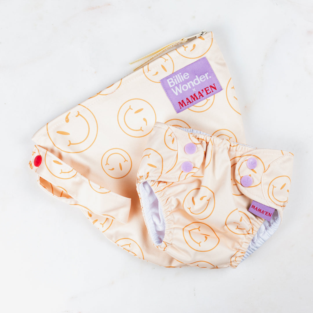 the MAMA'EN swim diaper in smiley design with complementary mini bag